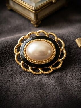 Vintage Gold Tone Faux Pearl & Black Enamel Scalloped Brooch